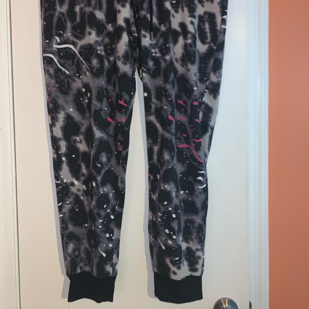 Jogging Suit - Picture 4 of 5